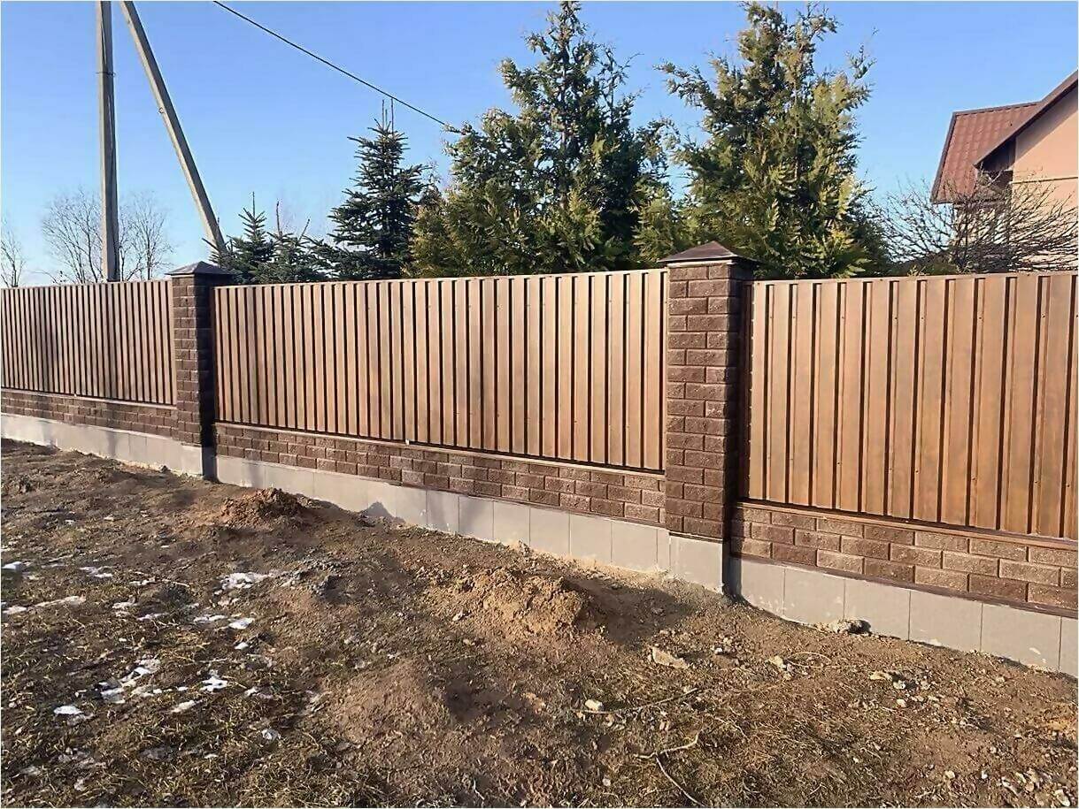 Забор из профлиста НС-21 цвет Printech темное дерево фото7 в Солнечногорске