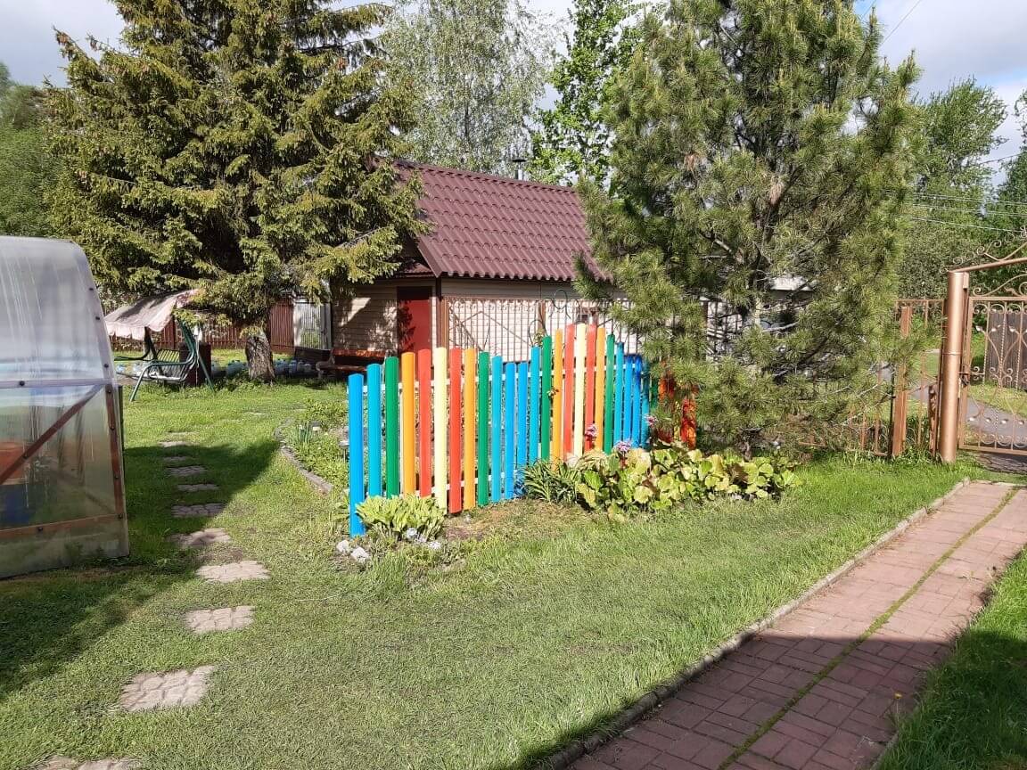 забор из разноцветного штакетника односторонний фото2 в Солнечногорске